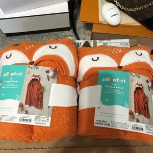 2 New Pillowfort Fox Hooded Towels